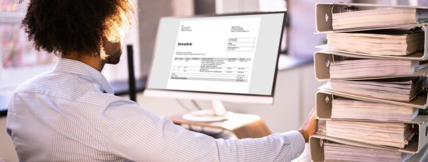 businessman looking at e-invoice on a computer